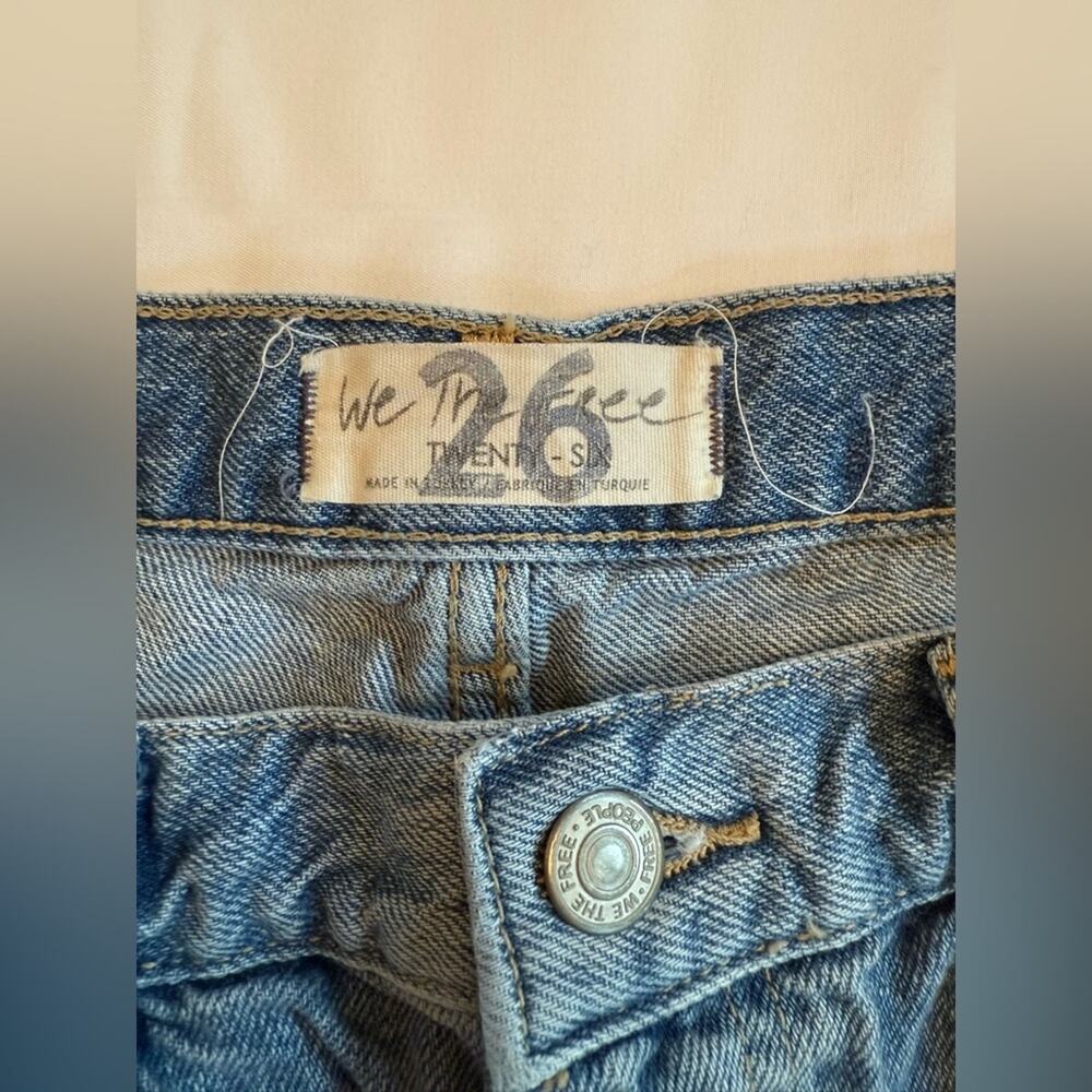 WE THE FREE Distressed Cut Off Blue Denim Shorts Button Fly 100% Cotton Size 26 - Picture 3 of 10